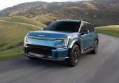 Проблемы с батареей Kia EV9: владельцы жалуются на сбои и задержки ремонта